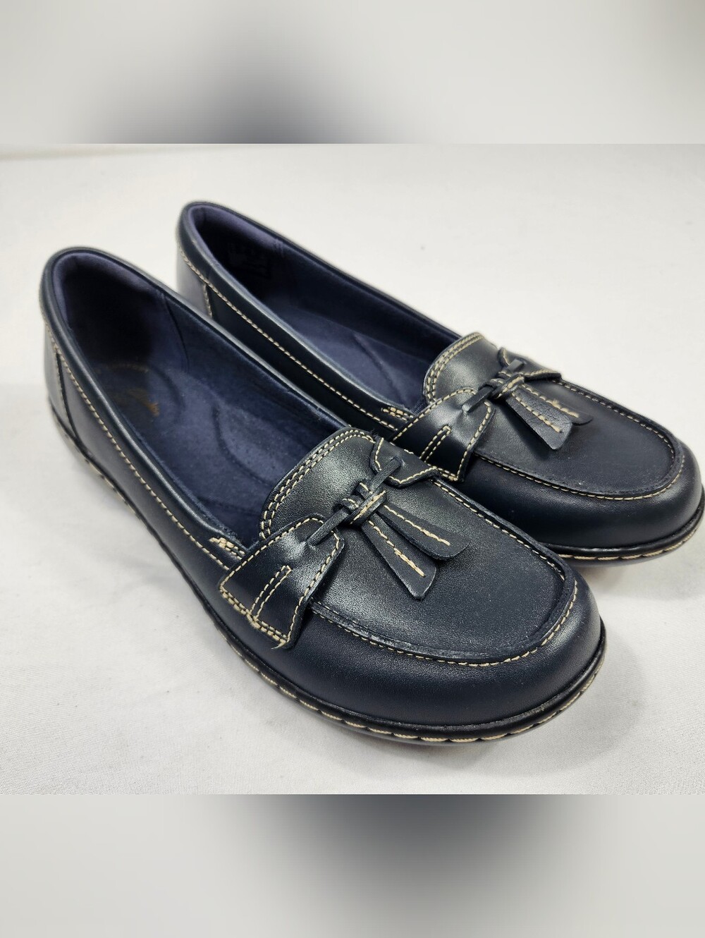 Clarks Women’s 9 N Navy Tassel Loafers - Classic Slip-On Flats NEW